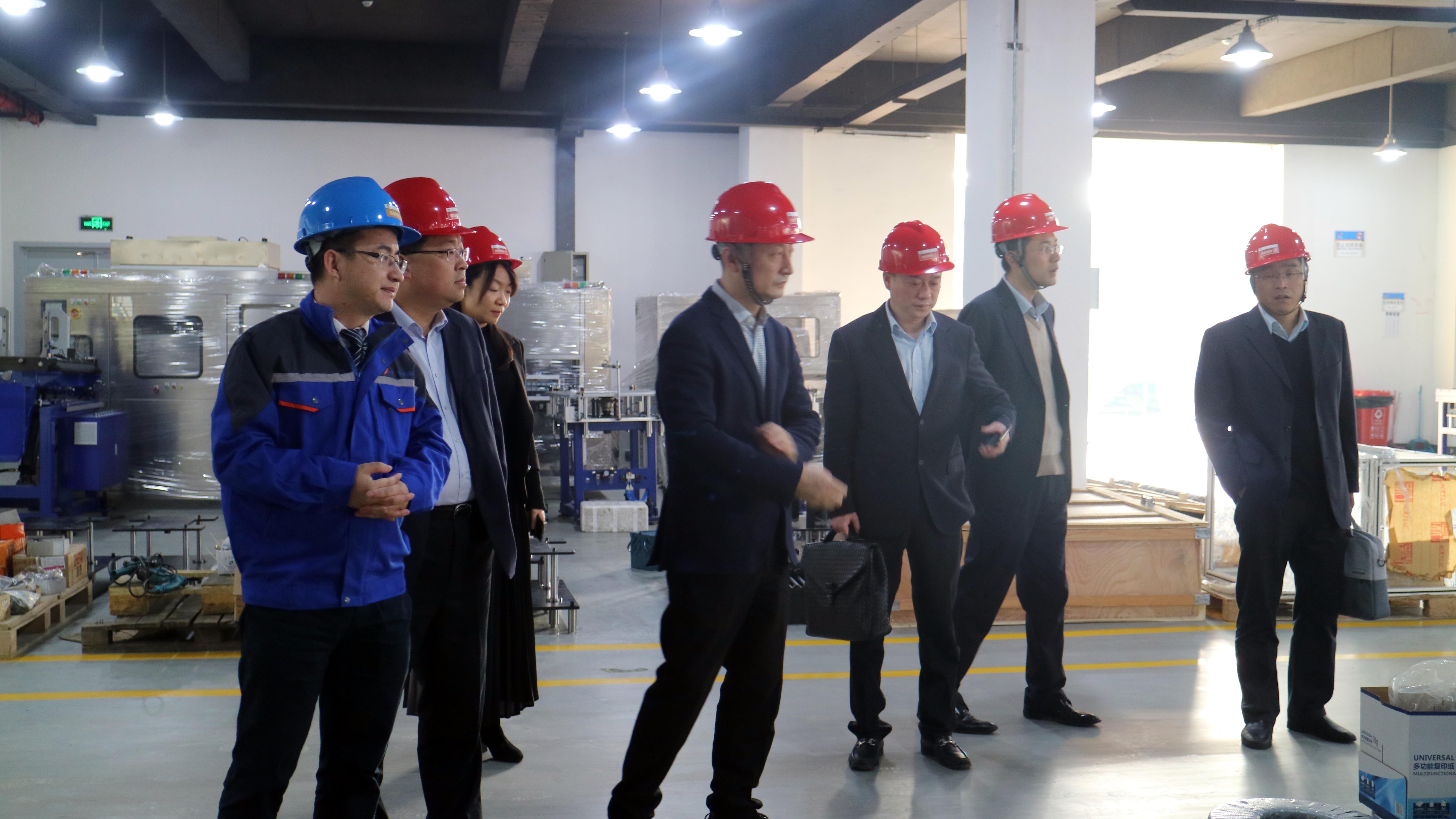 中國(guó)建設(shè)銀行蘇州分行領(lǐng)導(dǎo)朱斌晨黨委書(shū)記一行調(diào)研通錦